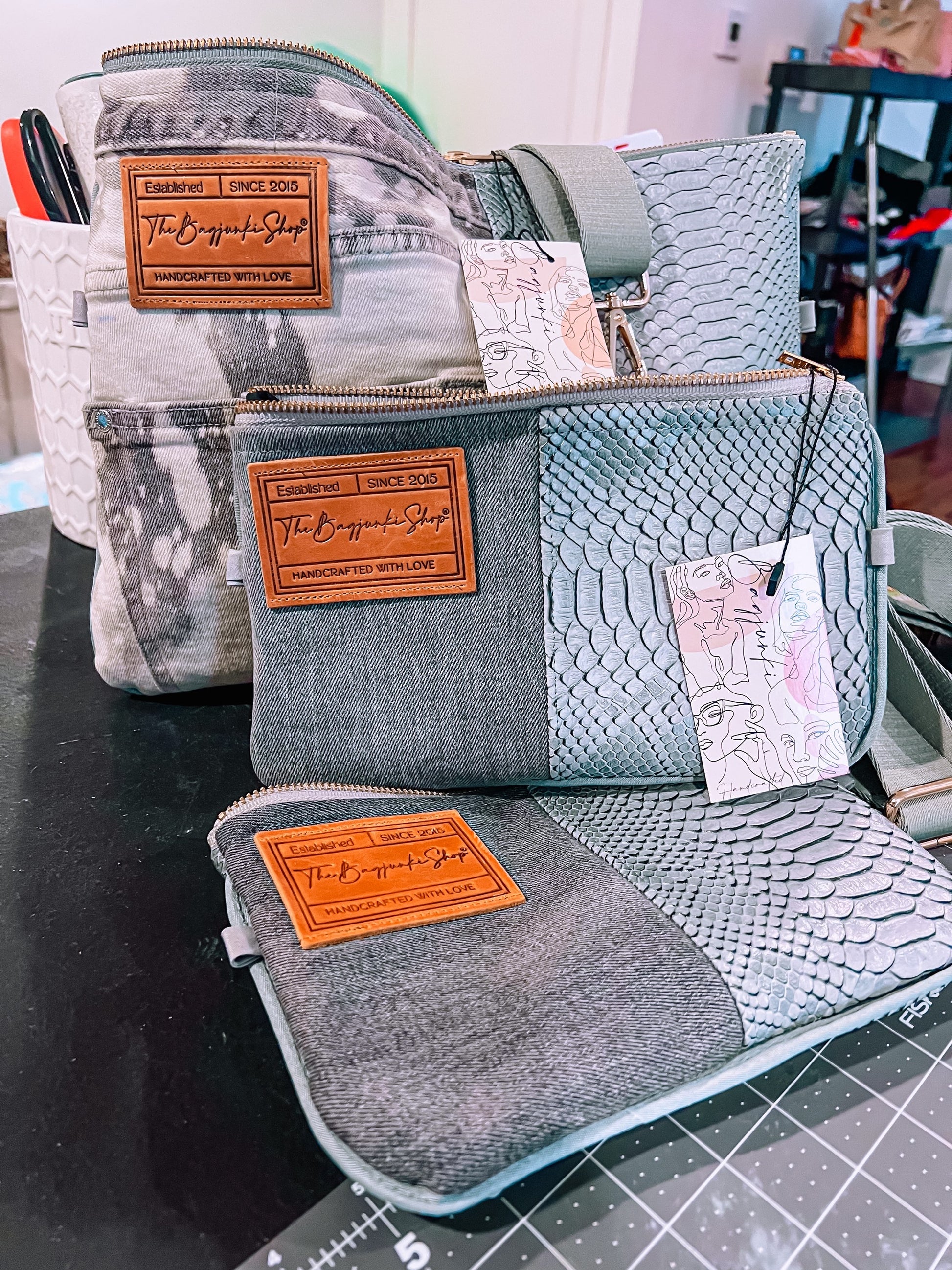 Monochromatic grey Mini Pouchette  image 0